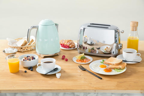 Smeg TSF01 toaster with browning dial for precise six-level control