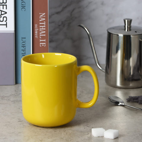 Smilatte large-capacity mug keeps beverages hot throughout your day.
