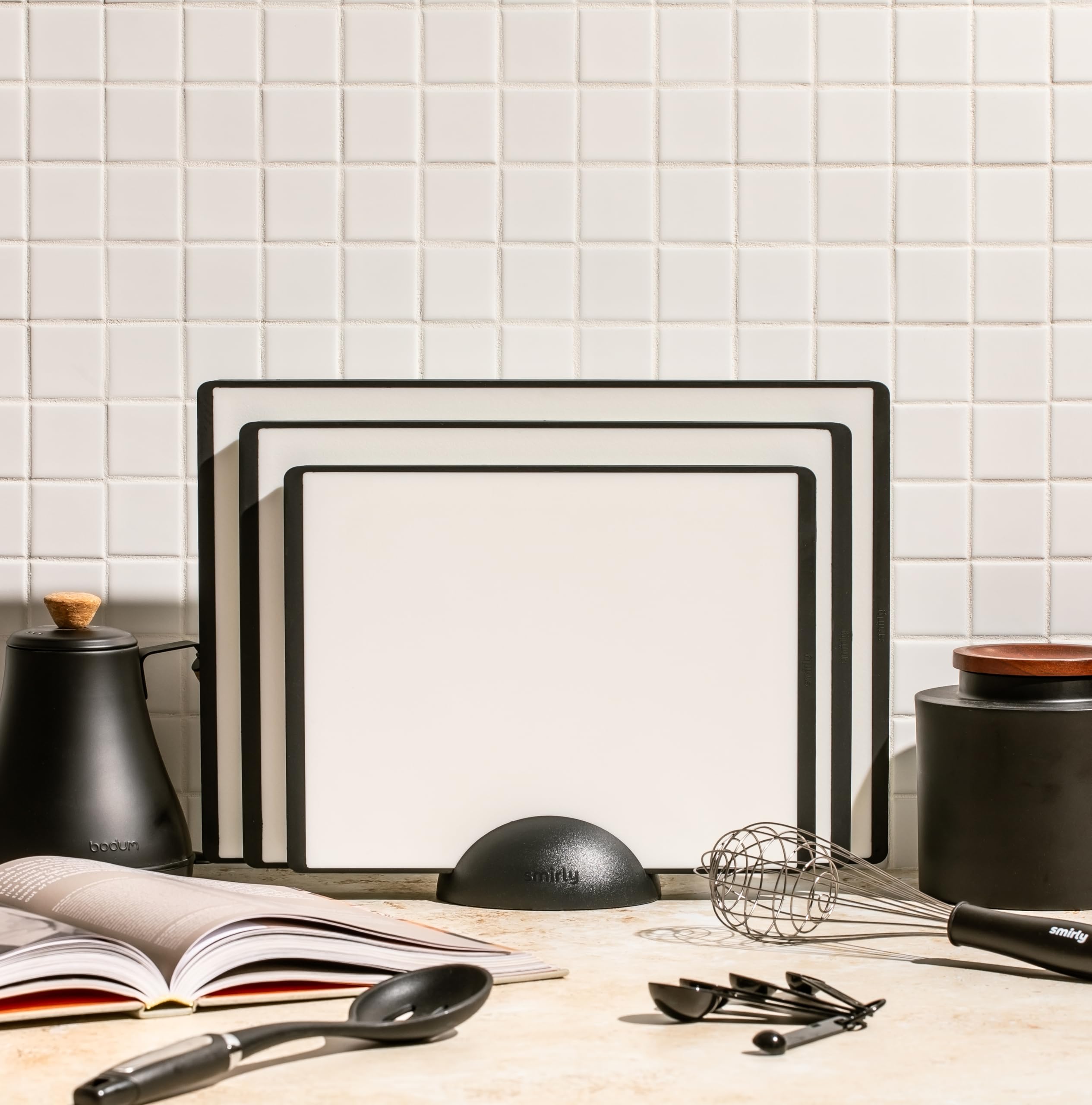 SMIRLY cutting board dishwasher-safe for quick cleanup.