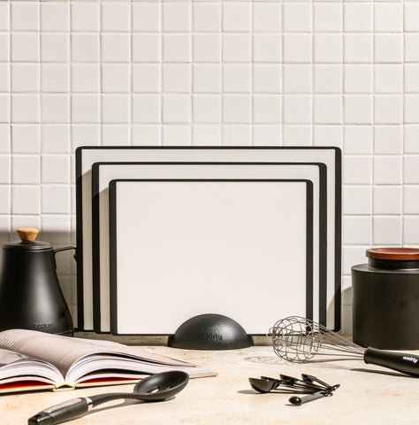 SMIRLY cutting board dishwasher-safe for quick cleanup.