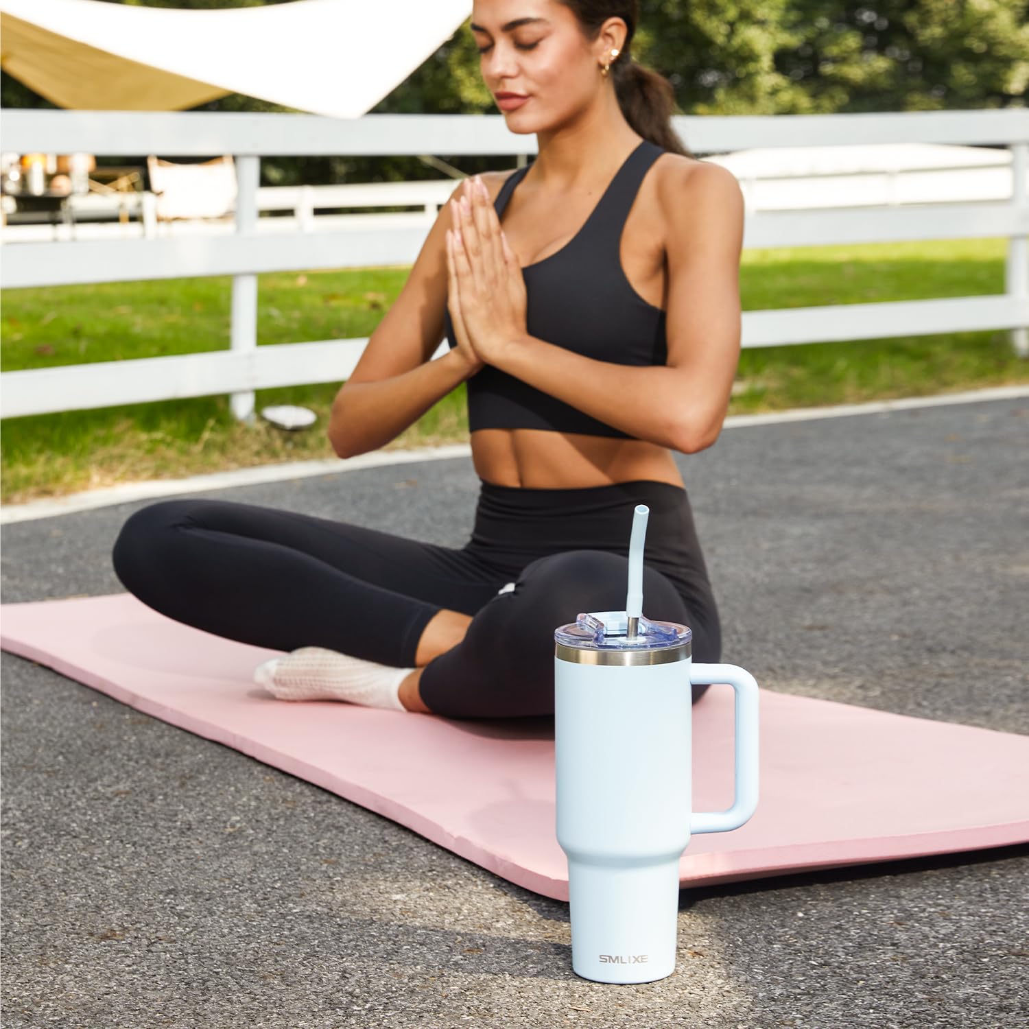 SMLIXE cupholder-friendly blue tumbler, ideal for home, office, gym.