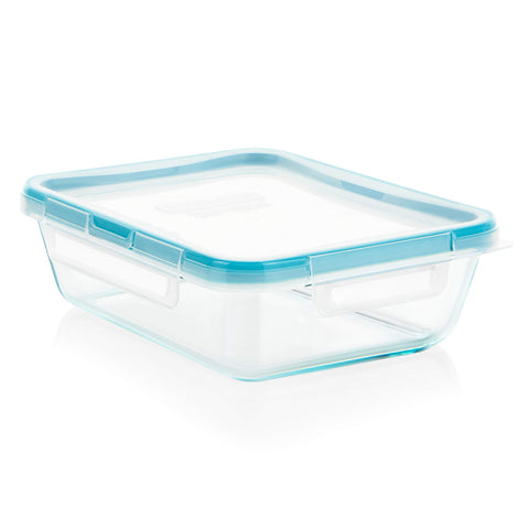 Snapware 6-cup glass rectangle with lid showing airtight seal for leftovers.