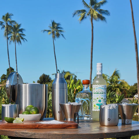 Snowfox vacuum insulation maintains cold beverages from first to last sip.