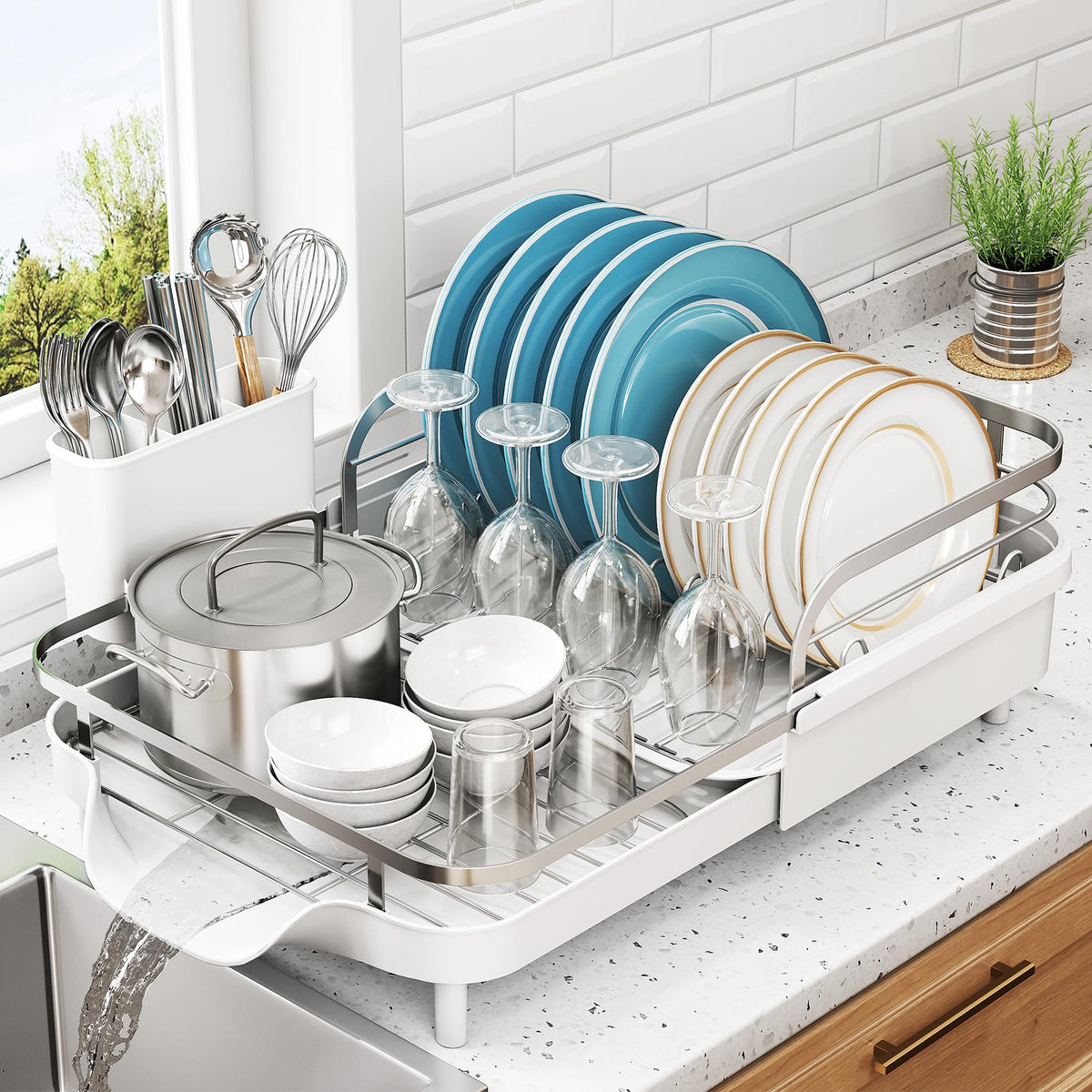 SNTD dish drying rack expands to create extra counter space for bulky dishes.