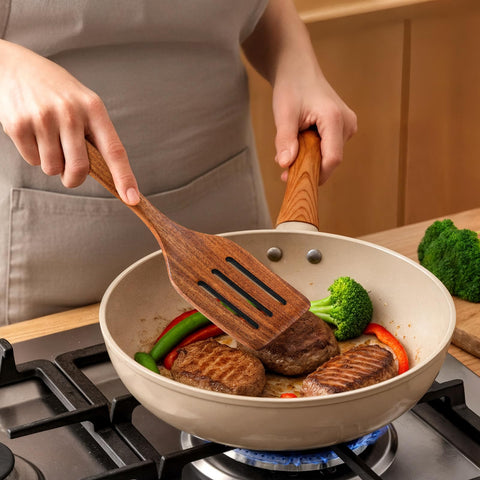 Snuvid pasta server portioning pasta from nonstick pots