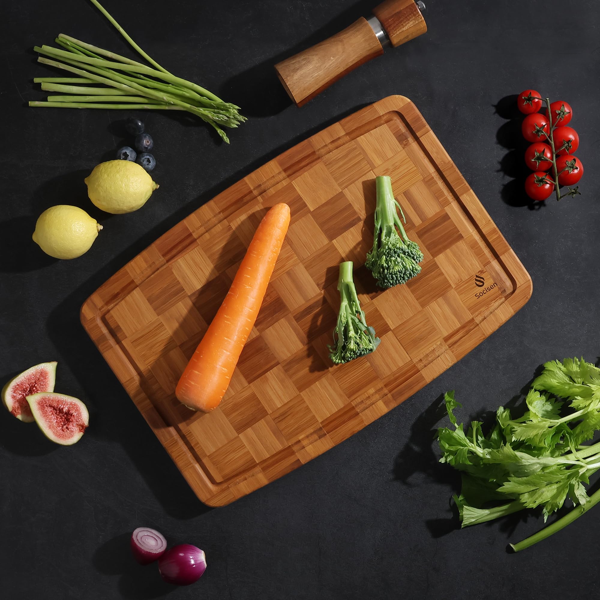 Socisen bamboo cutting board hand-sanded edges provide a smooth, safe grip.