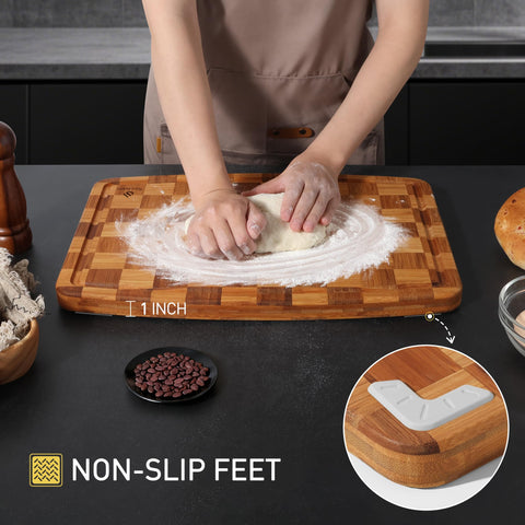 Socisen bamboo cutting board knife-friendly surface protects blade edges during chopping.