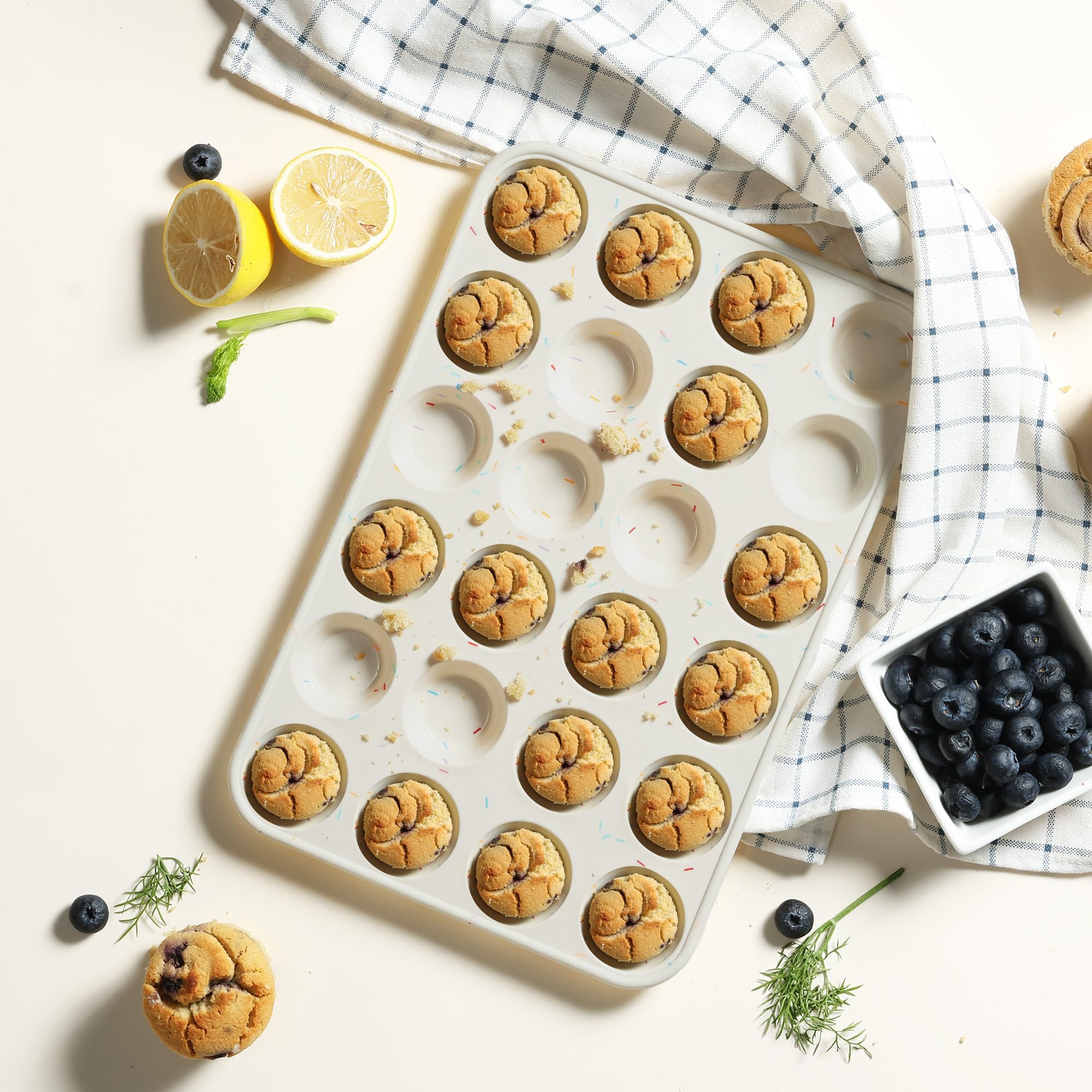 Socisen dishwasher-safe design simplifies cleanup after baking