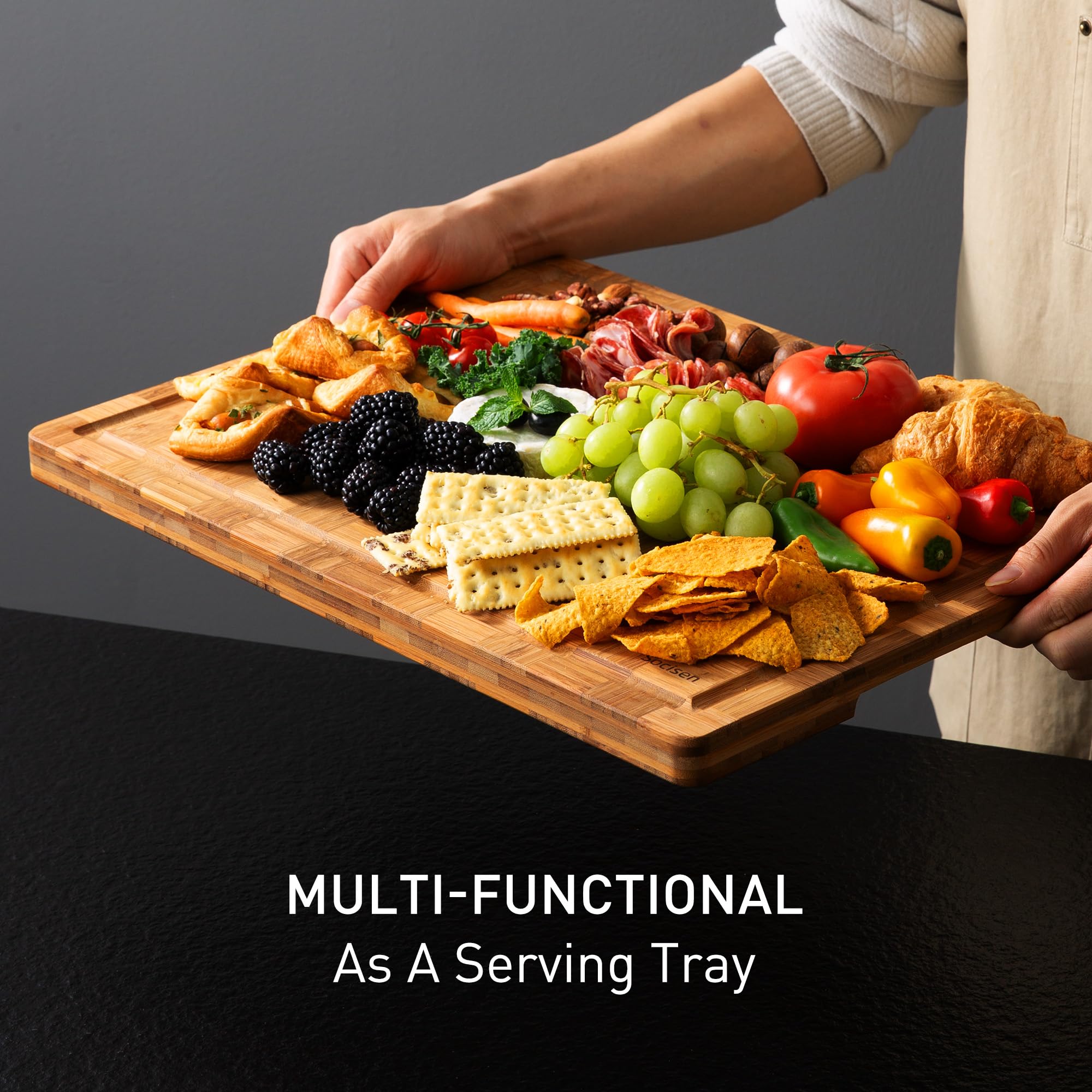 Socisen versatile board supports dicing, slicing, and serving needs.