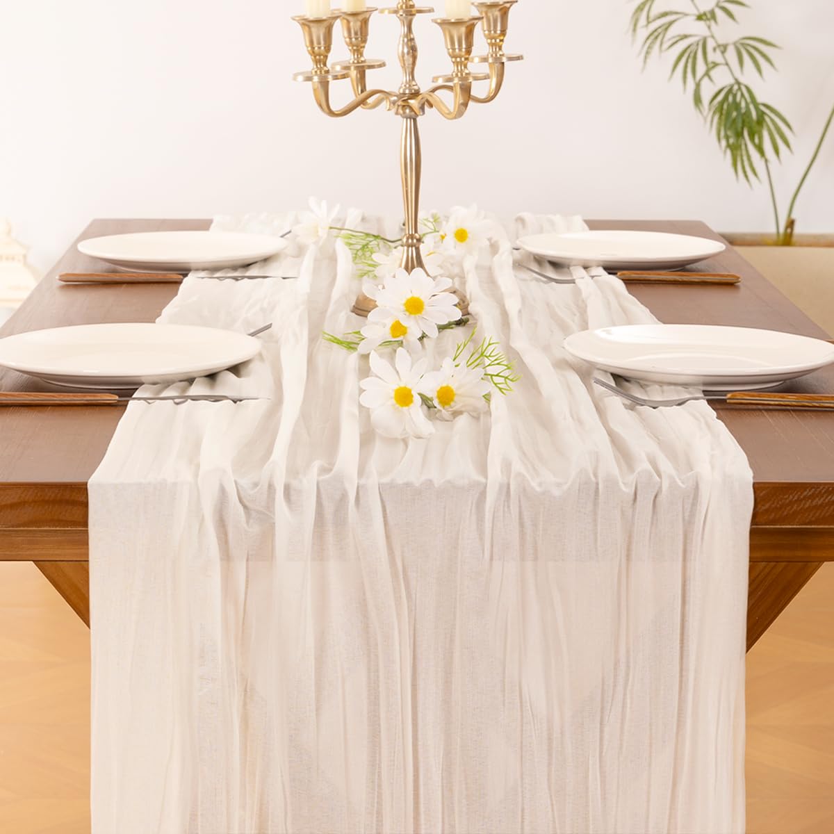 Socomi ivory runner enhances Christmas dining with airy drape and natural tone