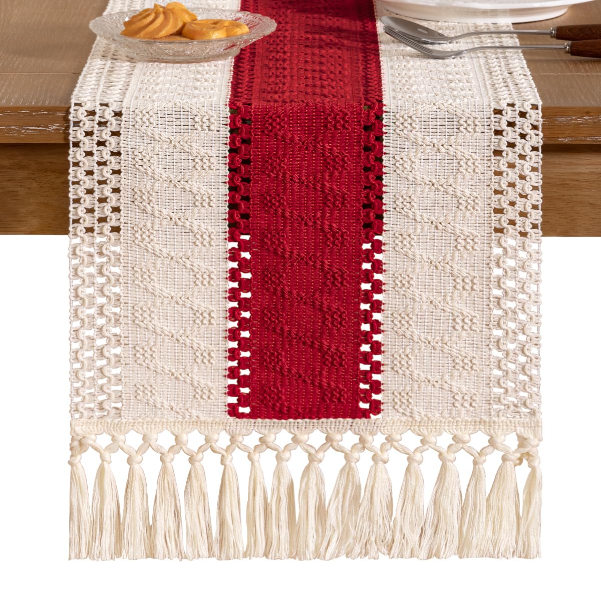 Socomi farmhouse runner on dining table adds warm rustic decor.
