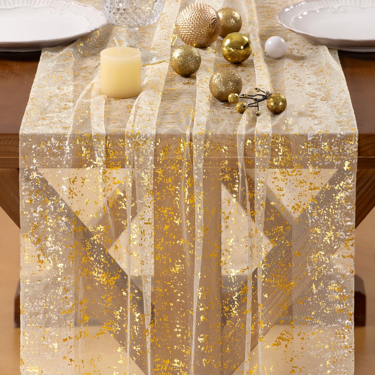 Socomi glitter foil wedding runner enhances elegant centerpieces with sparkling detail.