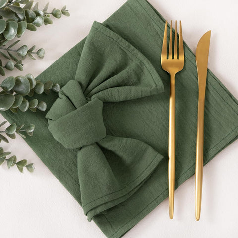 Socomi napkins paired with table runners for weddings and celebrations.