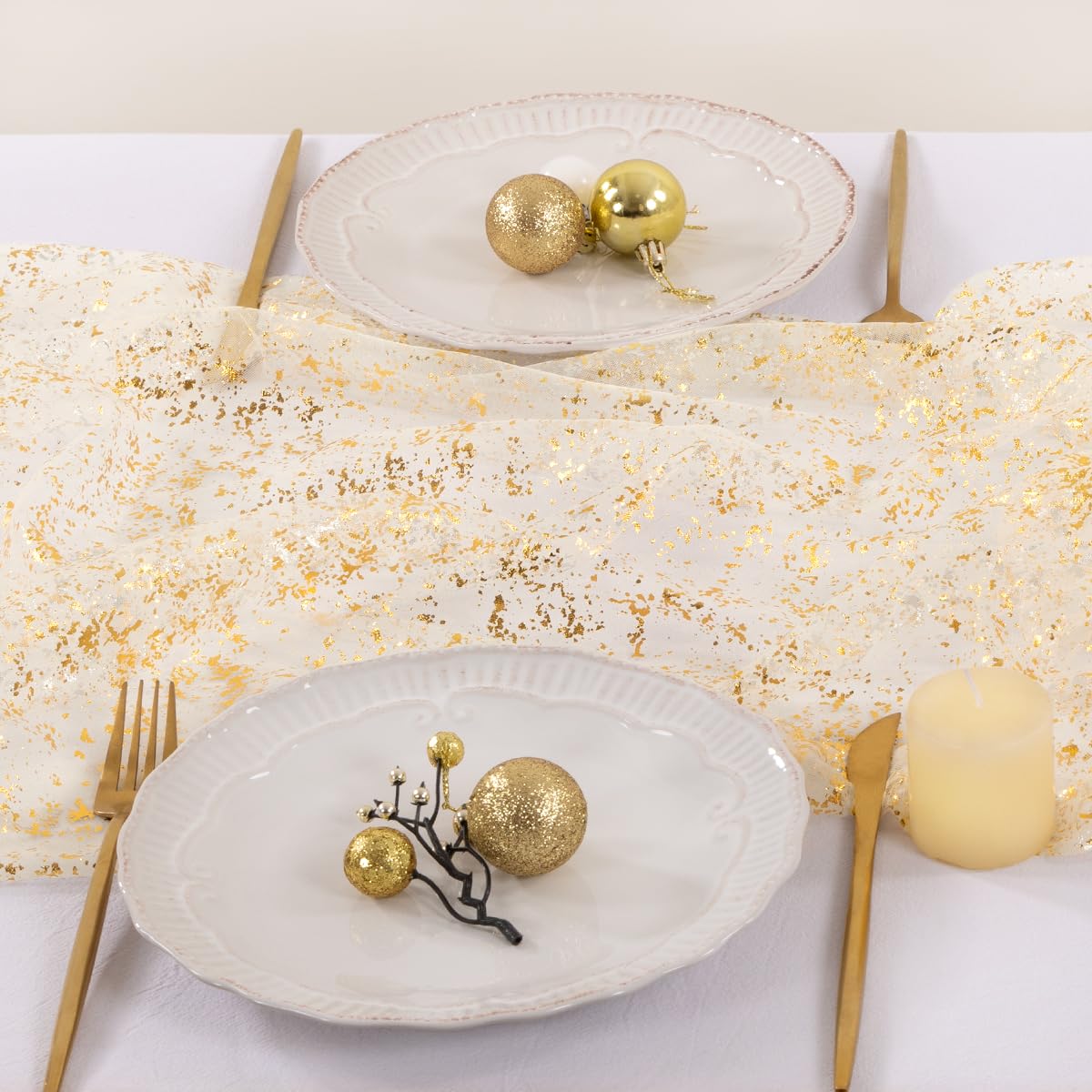 Socomi soft gauze runner suits winter gatherings and seasonal tables.