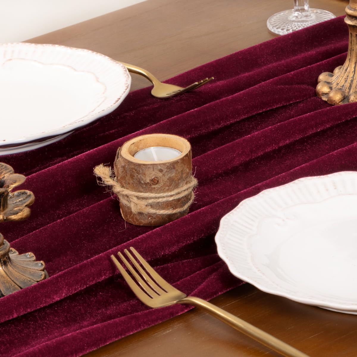 Socomi velvet table runner ideal for weddings, holidays, and banquets