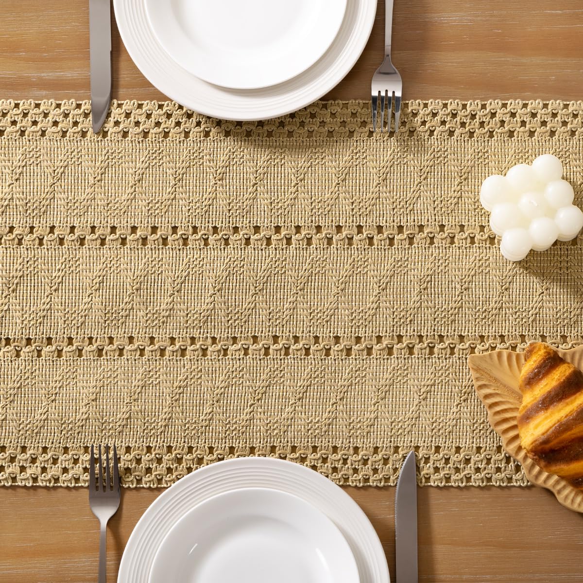 Socomi festive wedding table decor with tassels and warm tones for special occasions