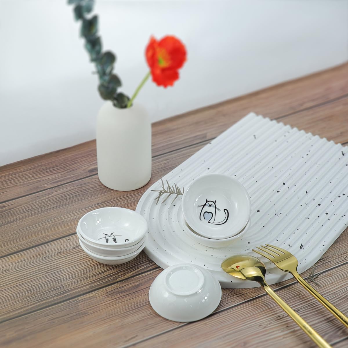 SOCOSY cat ceramic sauce dishes on table for sushi night