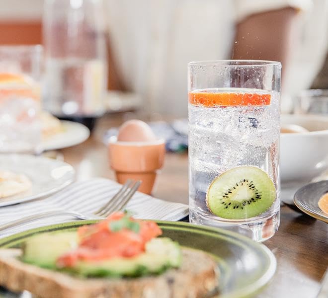 Sodastream 1L slim bottle white dishwasher-safe design for easy cleanup.