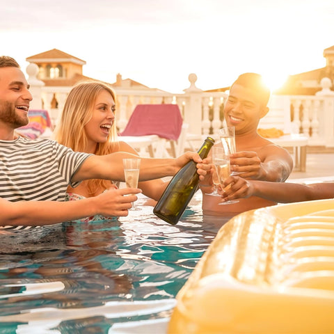 Soelomu easy-assemble flutes speed service at large parties.