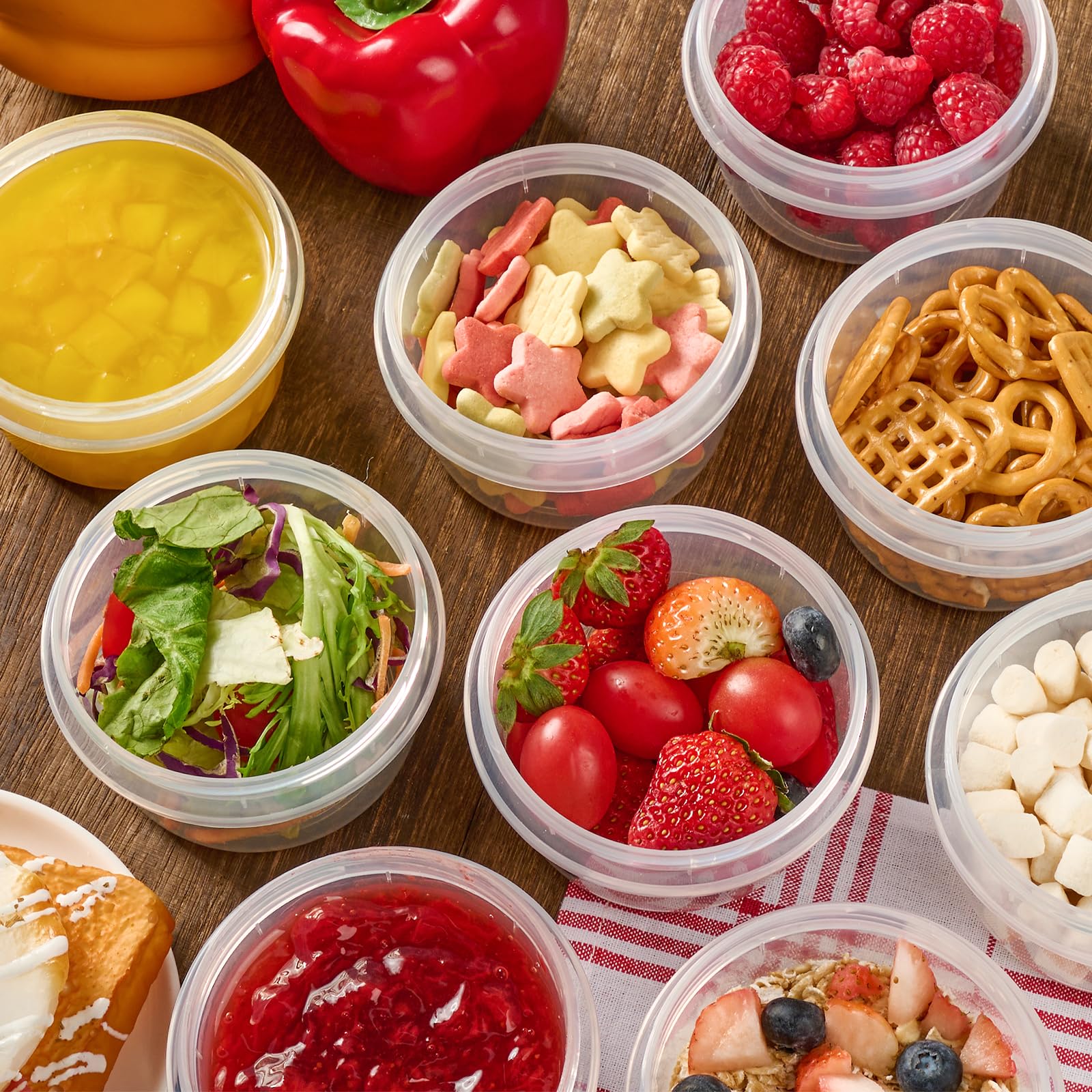 Soelomu sauce-dressing portion container keeps dips tidy and portable.