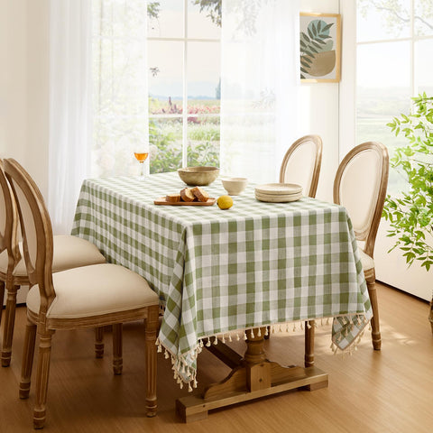 Softalker wrinkle-resistant fabric stays smooth for entertaining.