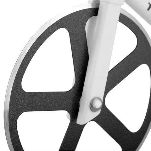 SOHO Kitchen Tour de Pizza Cutter, side profile, ready to slice a pie evenly.