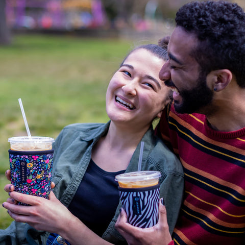 JavaSok sleeve features a non-slip grip for secure, comfortable sipping