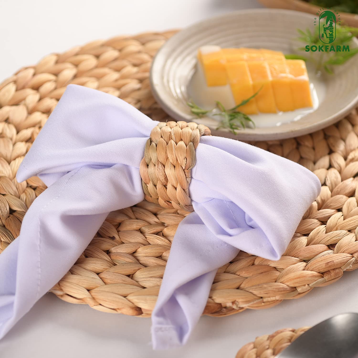 SOKFARM round-napkin-ring in water hyacinth with rustic charm for weddings.