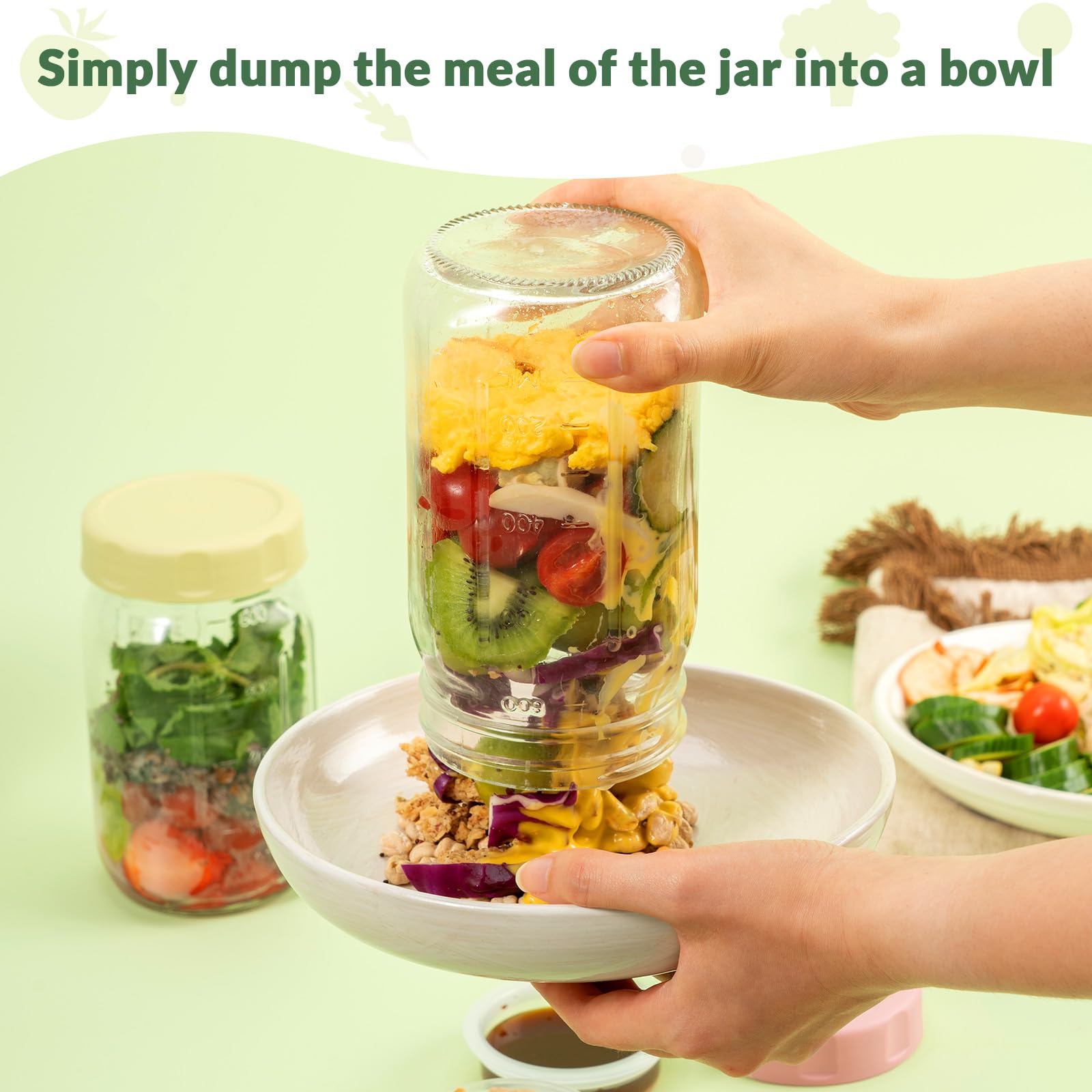 SOLIGT glass salad jar with olive-green lid demonstrating easy sauce storage and dressing separation.