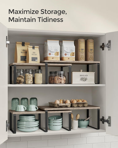 SONGMICS dining room centerpiece shelf elevates tablespace with stylish display.