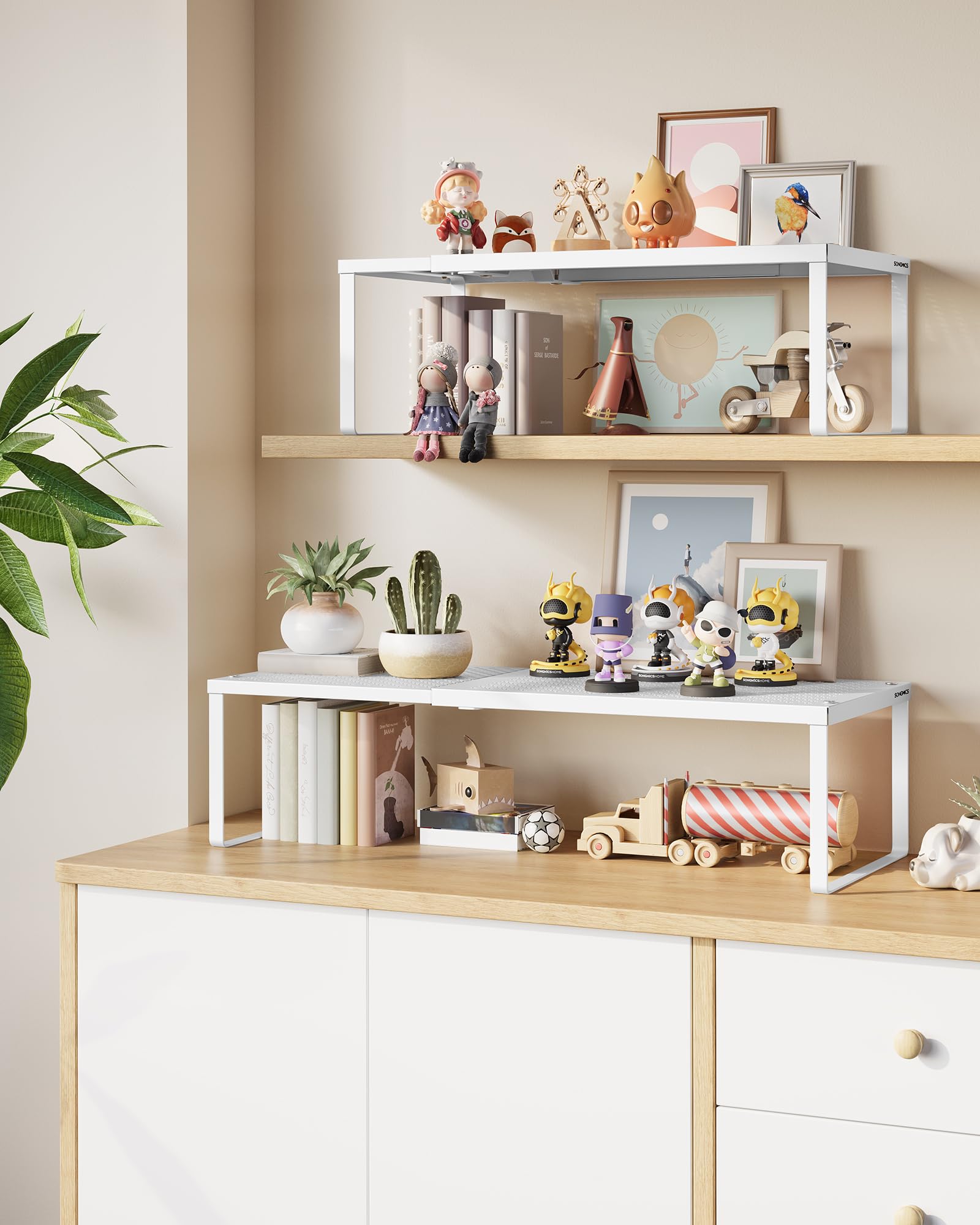 SONGMICS extendable shelf demonstrates width range for flexible spacing