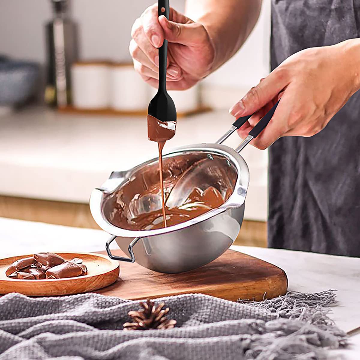 SongZiming easy-clean double boiler pot after chocolate or wax crafts.