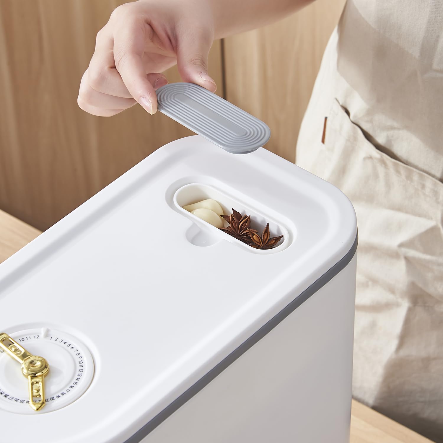 Sooyee BPA-free plastic rice container for safe, durable storage