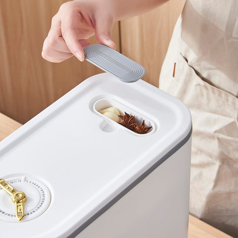 Sooyee BPA-free plastic rice container for safe, durable storage