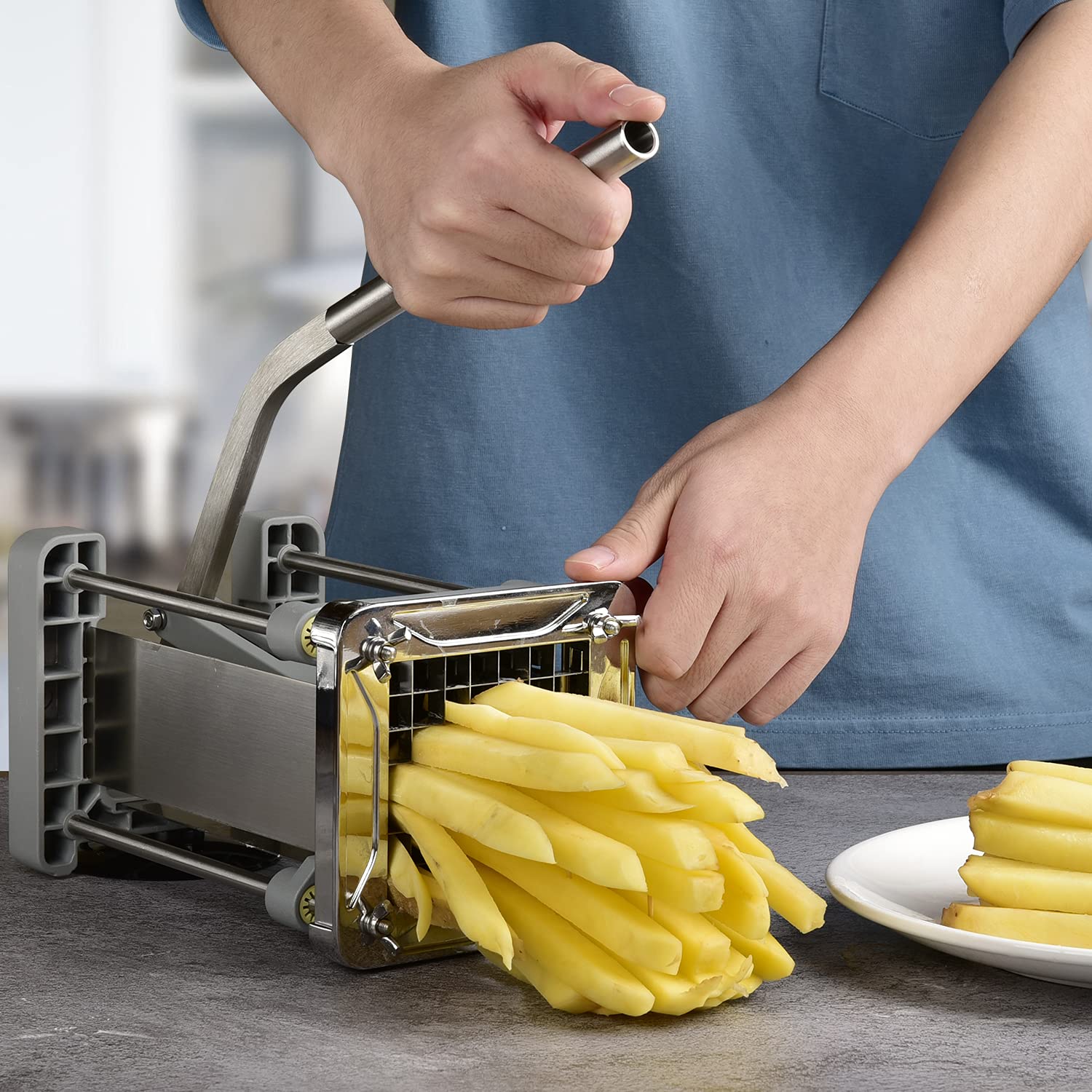Sopito ergonomic handle design reduces effort during repeated cuts