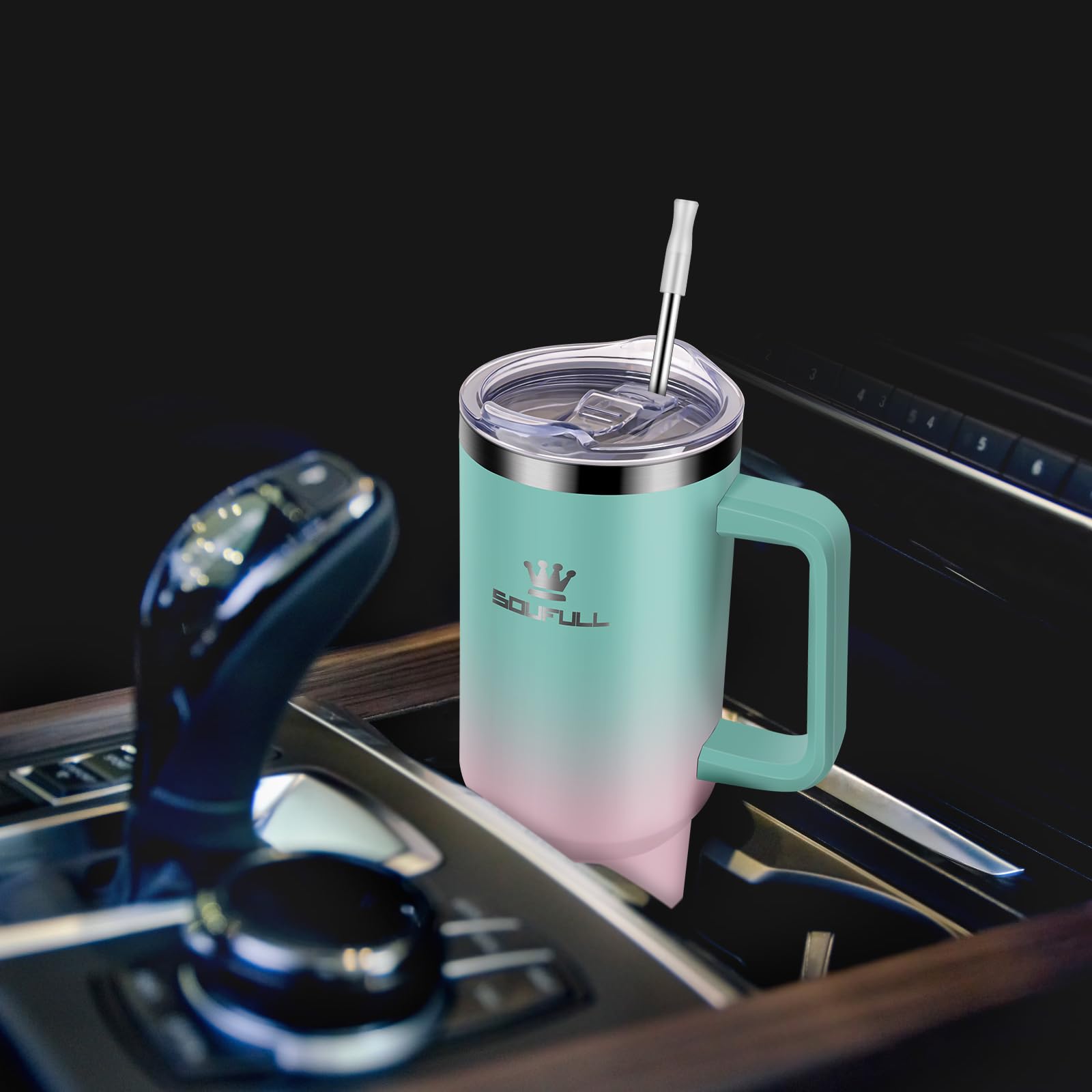 Soufull large-capacity tumbler ideal for outdoor or travel use.