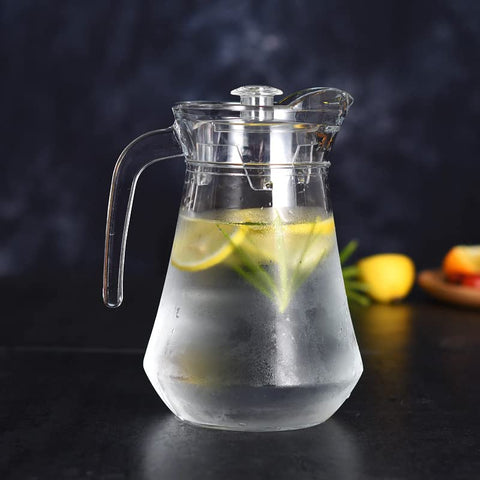 Two SOUJOY pitchers side by side ready for serving guests