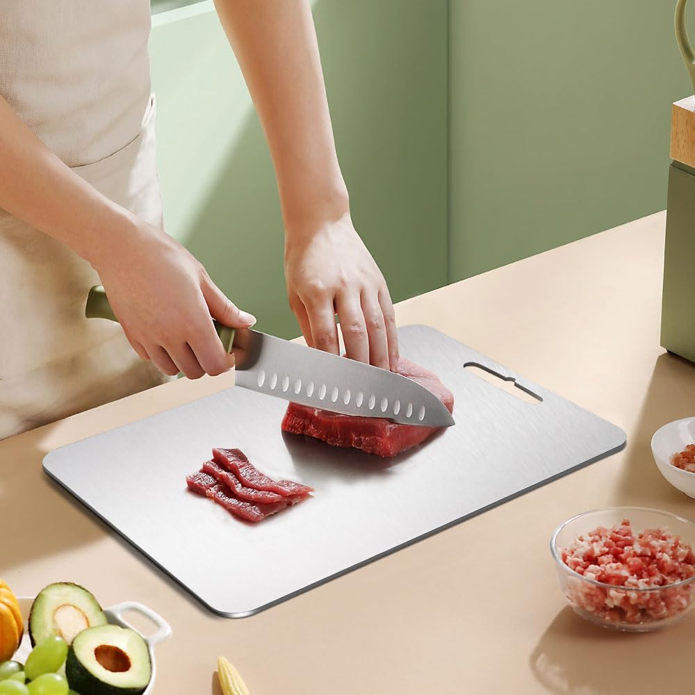Southaabo titanium surface protects knife edges during chopping