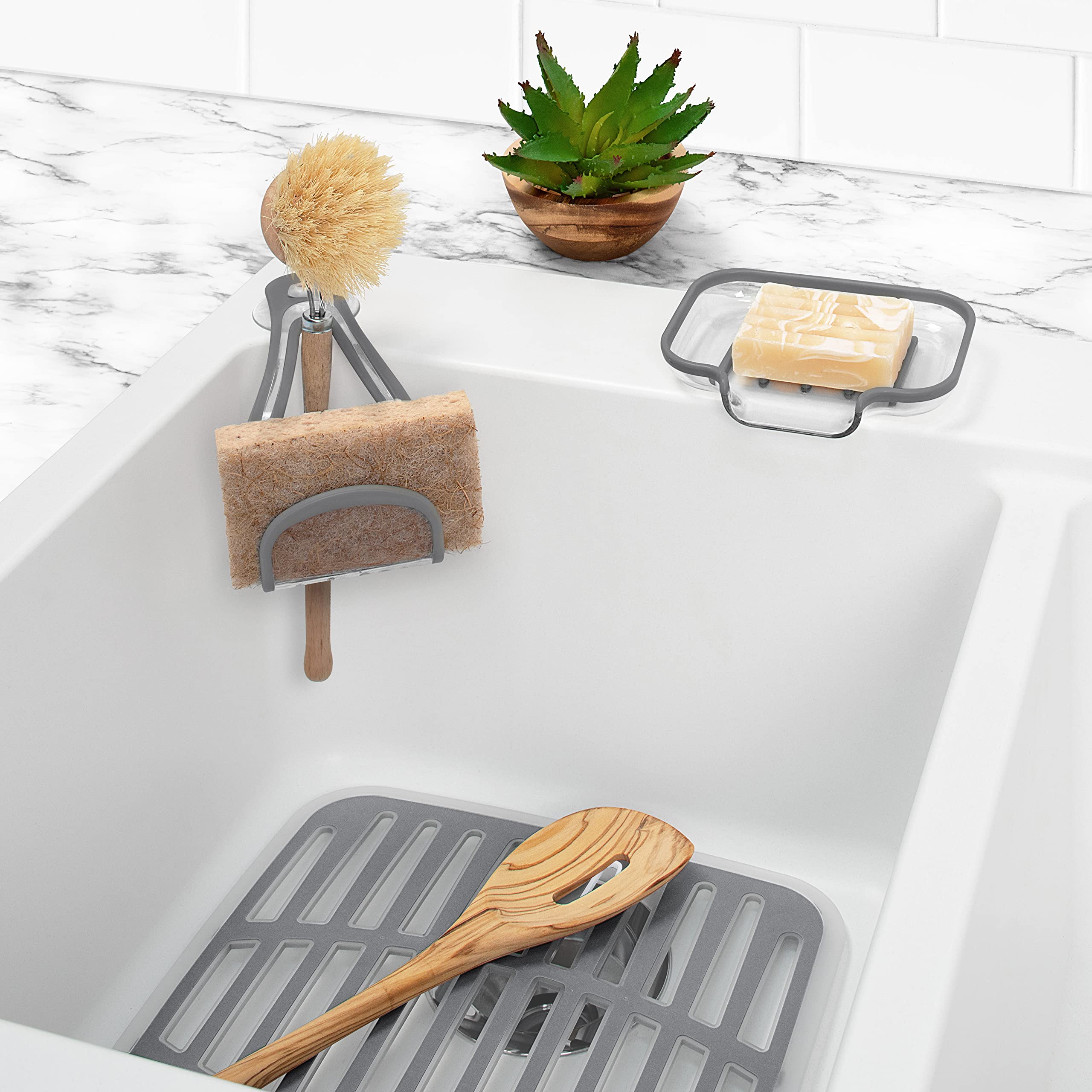 Spectrum Cora mat is easy to clean with a damp cloth.