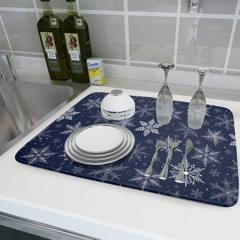 Machine washable and quick drying for easy kitchen care.