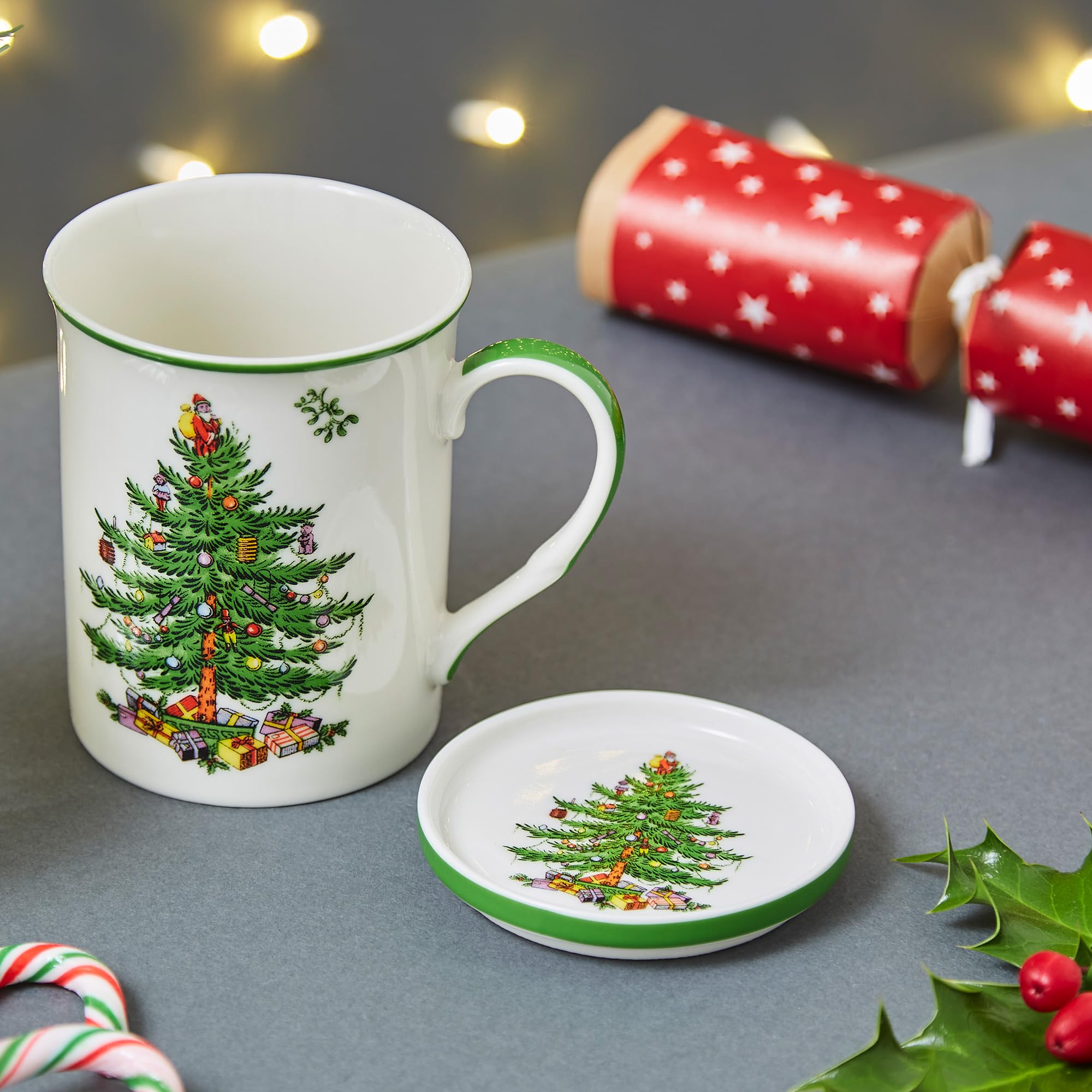 Spode Christmas Tree mug zoom highlights generous 14-ounce capacity for cozy hot beverages.