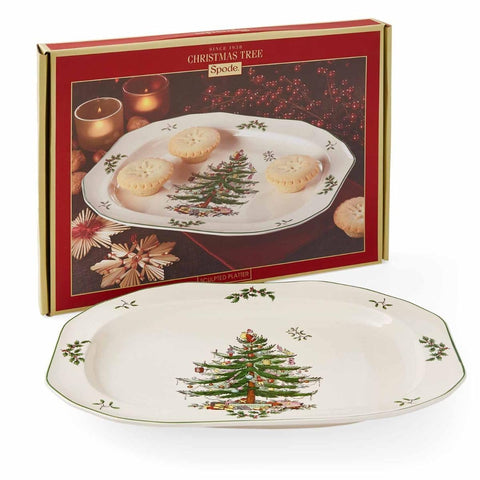 Spode Christmas Tree dinnerware piece enhances festive presentation