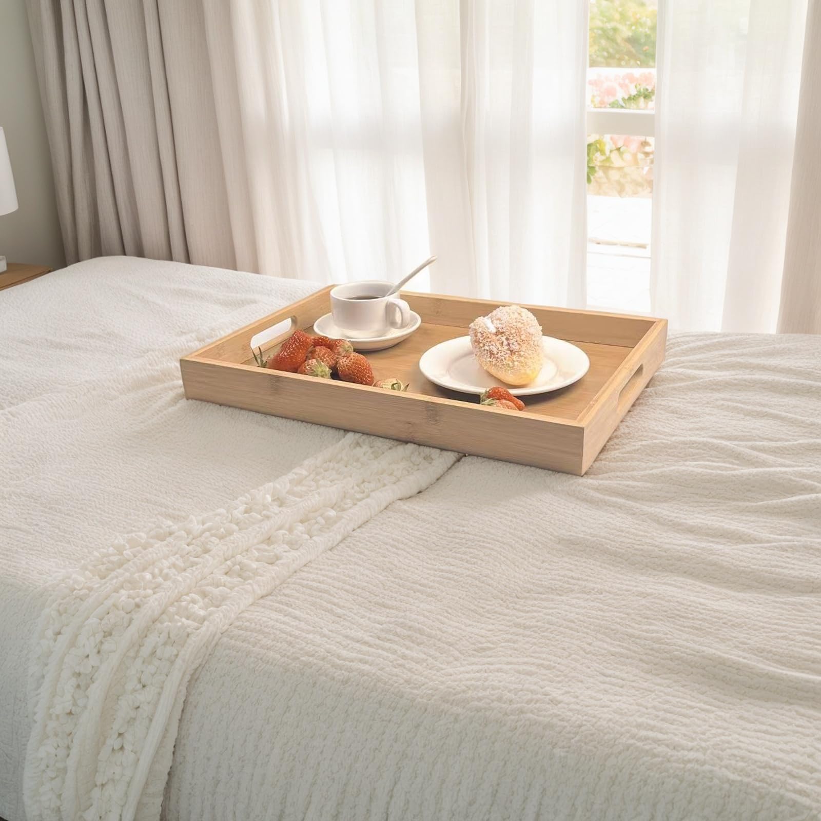 Sprieny easy-clean tray resists stains and wipes clean.