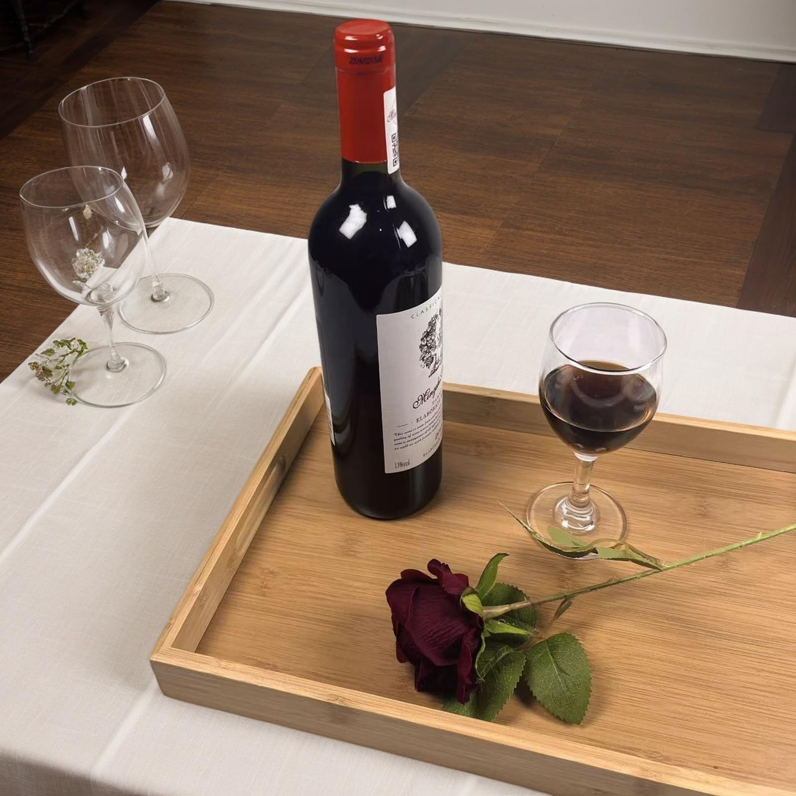 Sprieny edge rim tray keeps foods from sliding during service.