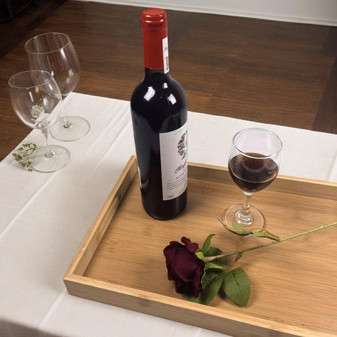 Sprieny edge rim tray keeps foods from sliding during service.