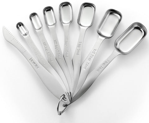Spring Chef stainless steel measuring spoons with leveler for precise results.