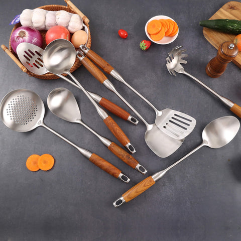 Standcn rosewood-spaghetti-server helps portion pasta without clumping for neat servings