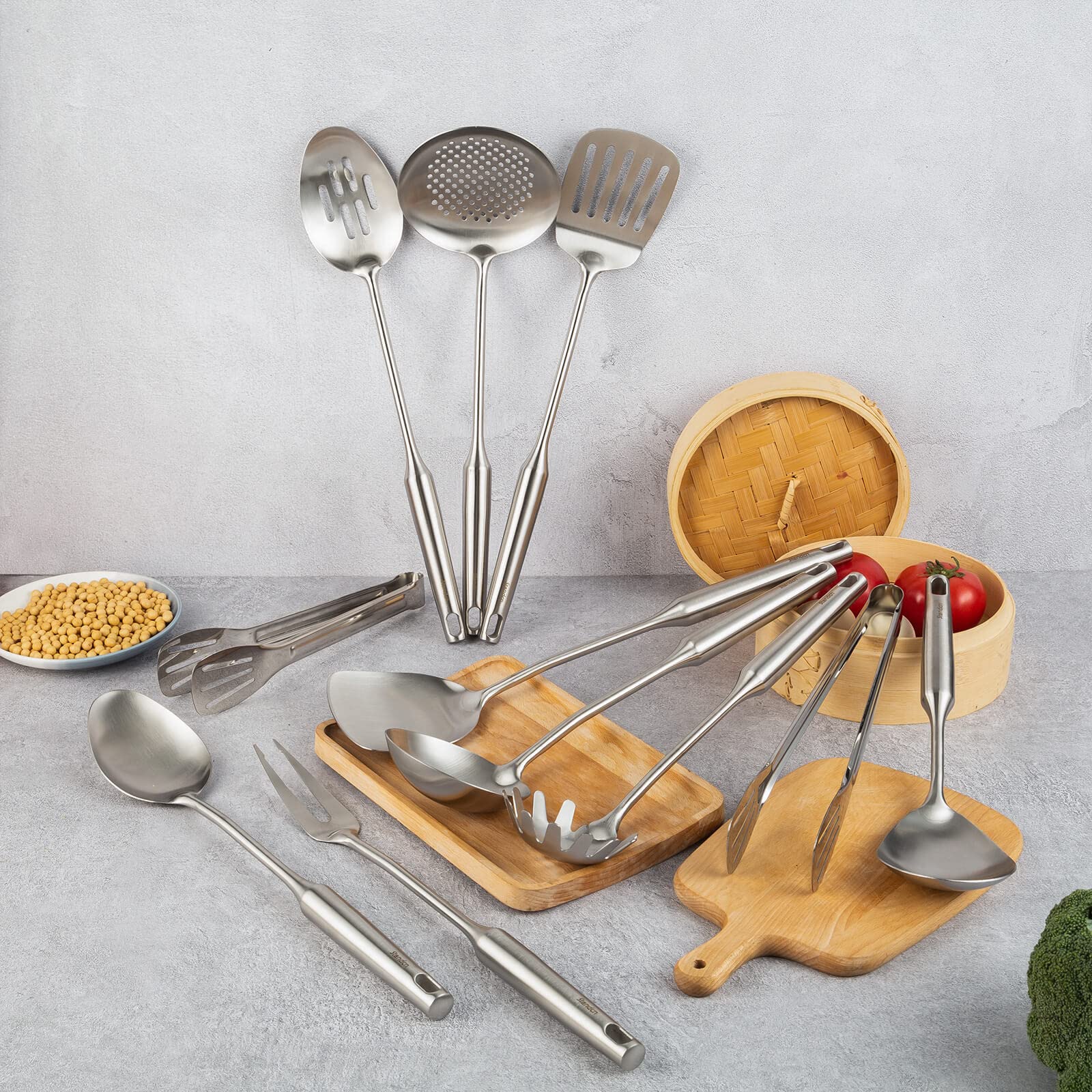 Standcn slotted spoon for draining liquids.