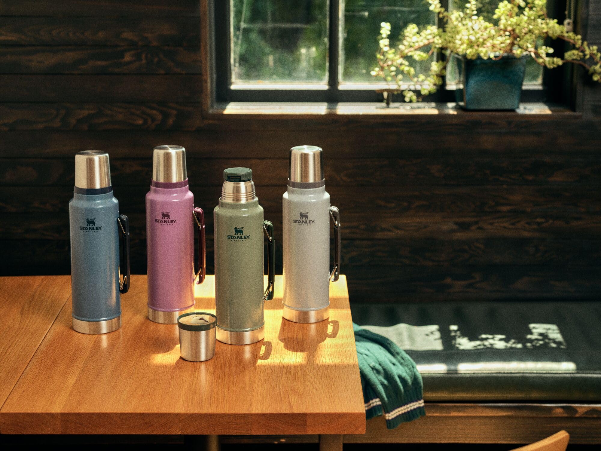 BPA-free materials ensure safe sipping from the Stanley bottle without compromising performance.