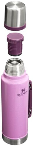 Leakproof cup lid on Stanley Classic keeps beverages secure in bags during travel and daily commutes.